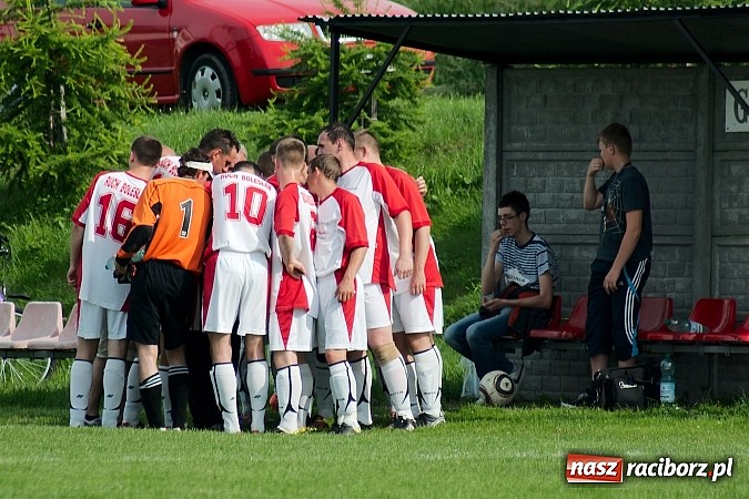 Zdjęcie w galerii na portalu naszraciborz.pl: Bezbarwny pojedynek w Bolesławiu. Rogów w B klasie wiadomości z regionu