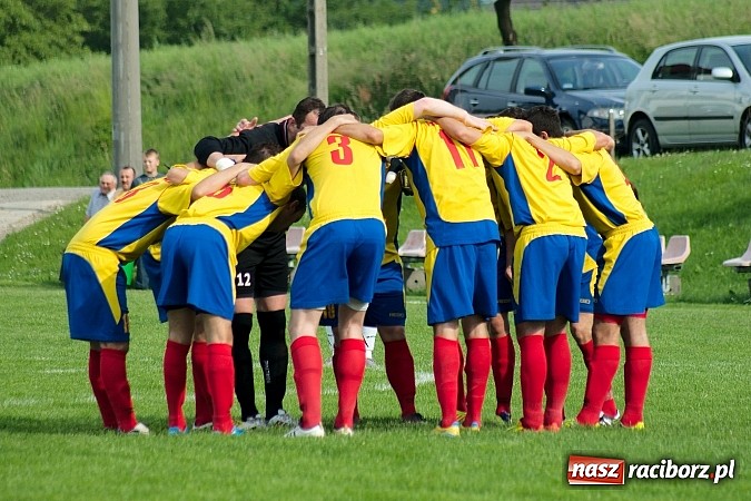 Zdjęcie w galerii na portalu naszraciborz.pl: Bezbarwny pojedynek w Bolesławiu. Rogów w B klasie wiadomości z regionu