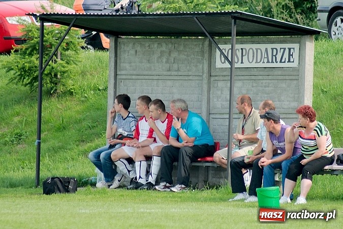 Zdjęcie w galerii na portalu naszraciborz.pl: Bezbarwny pojedynek w Bolesławiu. Rogów w B klasie wiadomości z regionu