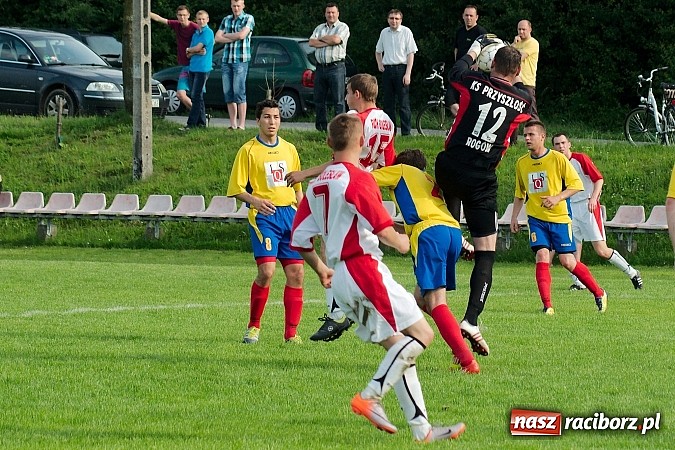 Zdjęcie w galerii na portalu naszraciborz.pl: Bezbarwny pojedynek w Bolesławiu. Rogów w B klasie wiadomości z regionu