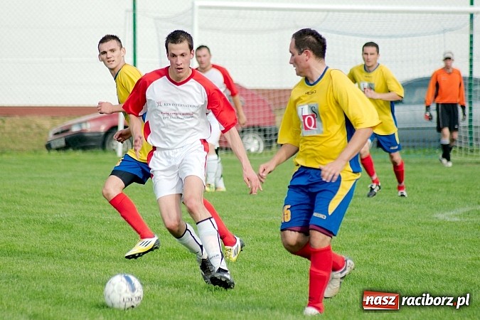 Zdjęcie w galerii na portalu naszraciborz.pl: Bezbarwny pojedynek w Bolesławiu. Rogów w B klasie wiadomości z regionu