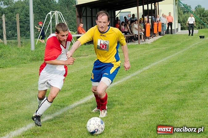 Zdjęcie w galerii na portalu naszraciborz.pl: Bezbarwny pojedynek w Bolesławiu. Rogów w B klasie wiadomości z regionu