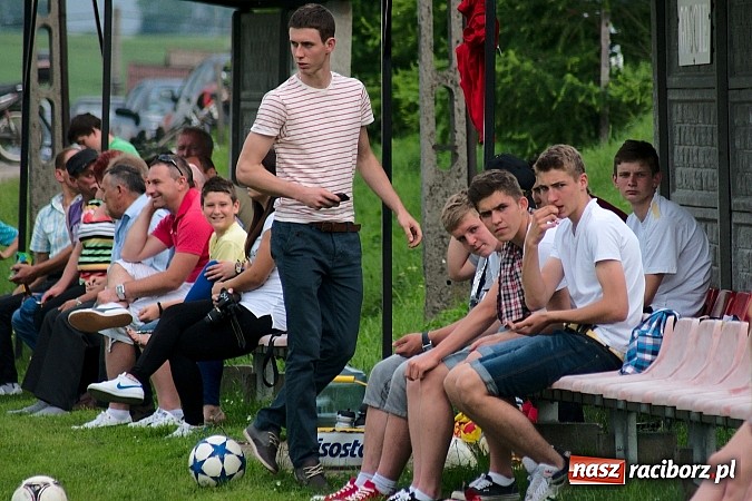 Zdjęcie w galerii na portalu naszraciborz.pl: Bezbarwny pojedynek w Bolesławiu. Rogów w B klasie wiadomości z regionu