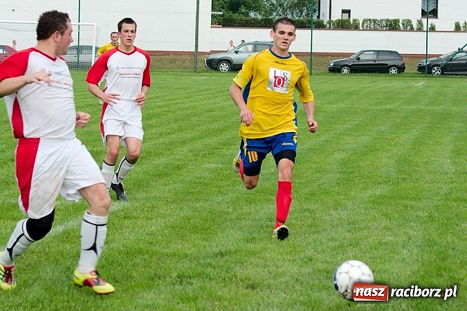 Zdjęcie w galerii na portalu naszraciborz.pl: Bezbarwny pojedynek w Bolesławiu. Rogów w B klasie wiadomości z regionu