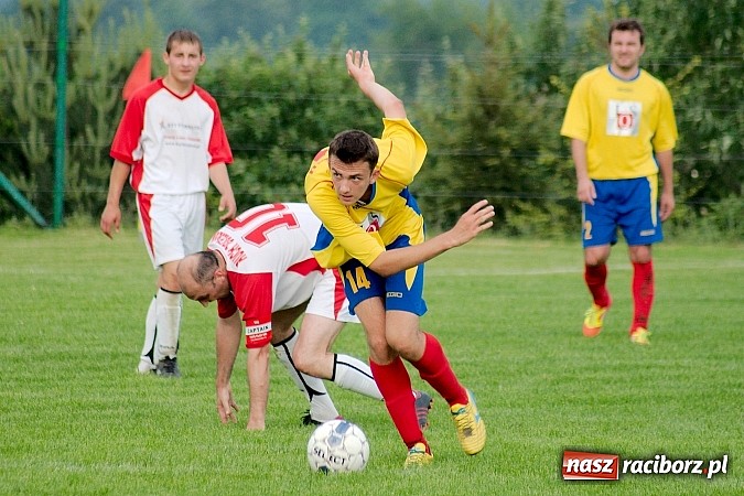 Zdjęcie w galerii na portalu naszraciborz.pl: Bezbarwny pojedynek w Bolesławiu. Rogów w B klasie wiadomości z regionu