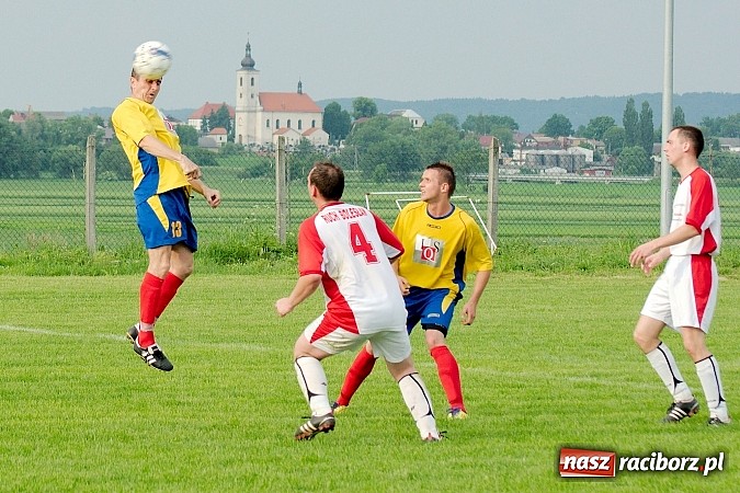 Zdjęcie w galerii na portalu naszraciborz.pl: Bezbarwny pojedynek w Bolesławiu. Rogów w B klasie wiadomości z regionu