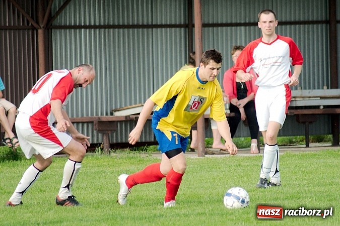Zdjęcie w galerii na portalu naszraciborz.pl: Bezbarwny pojedynek w Bolesławiu. Rogów w B klasie wiadomości z regionu