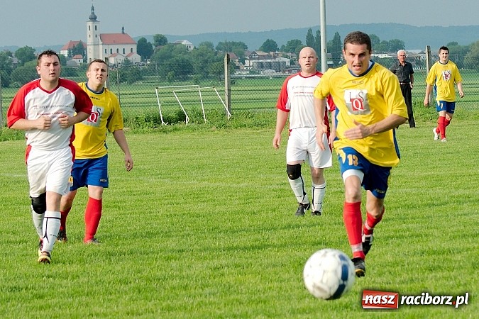 Zdjęcie w galerii na portalu naszraciborz.pl: Bezbarwny pojedynek w Bolesławiu. Rogów w B klasie wiadomości z regionu