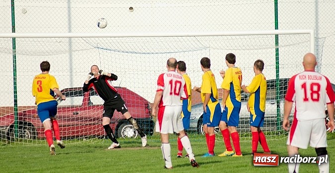Zdjęcie w galerii na portalu naszraciborz.pl: Bezbarwny pojedynek w Bolesławiu. Rogów w B klasie wiadomości z regionu