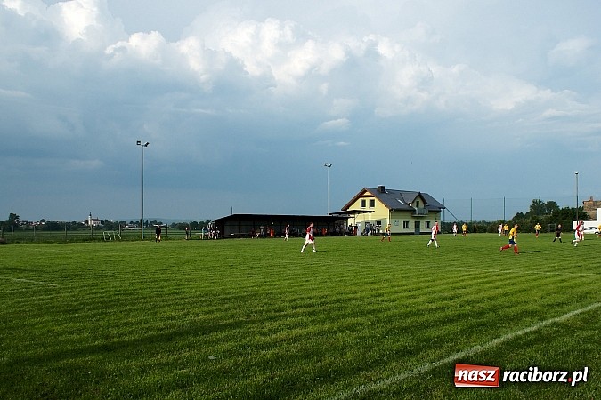 Zdjęcie w galerii na portalu naszraciborz.pl: Bezbarwny pojedynek w Bolesławiu. Rogów w B klasie wiadomości z regionu