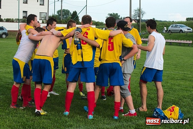 Zdjęcie w galerii na portalu naszraciborz.pl: Bezbarwny pojedynek w Bolesławiu. Rogów w B klasie wiadomości z regionu