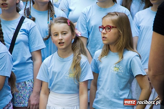 Zdjęcie w galerii na portalu naszraciborz.pl: Spotkanie z Afryką w kościele Matki Bożej wiadomości z regionu