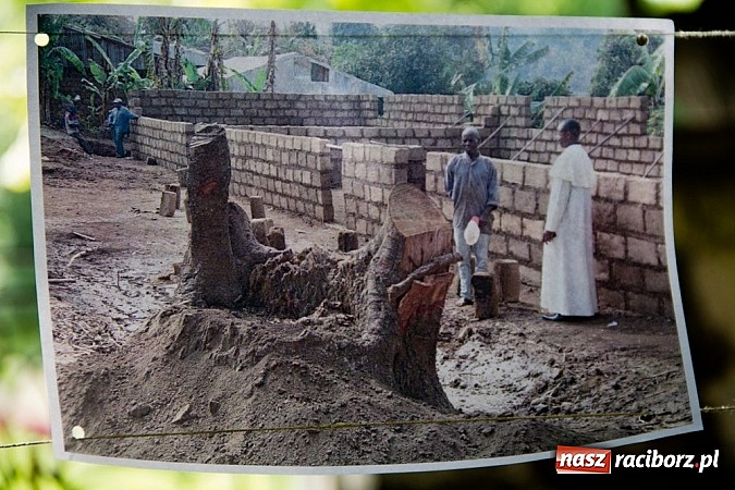 Zdjęcie w galerii na portalu naszraciborz.pl: Spotkanie z Afryką w kościele Matki Bożej wiadomości z regionu