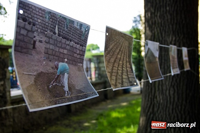 Zdjęcie w galerii na portalu naszraciborz.pl: Spotkanie z Afryką w kościele Matki Bożej wiadomości z regionu