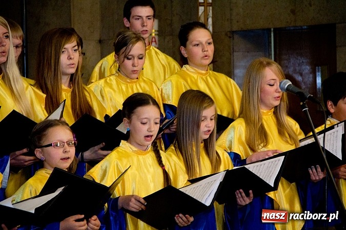 Zdjęcie w galerii na portalu naszraciborz.pl: Spotkanie z Afryką w kościele Matki Bożej wiadomości z regionu