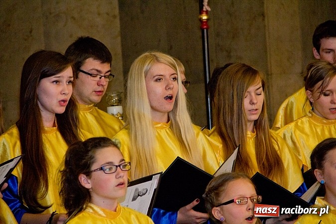 Zdjęcie w galerii na portalu naszraciborz.pl: Spotkanie z Afryką w kościele Matki Bożej wiadomości z regionu
