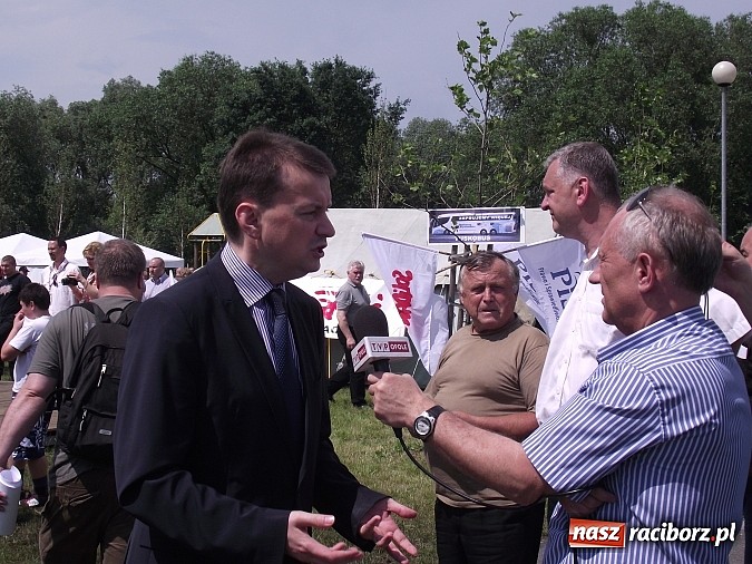 Zdjęcie w galerii na portalu naszraciborz.pl: Rafakowcy na akcji w Czarnowąsach. PiS obiecuje budowę nowych bloków wiadomości z regionu