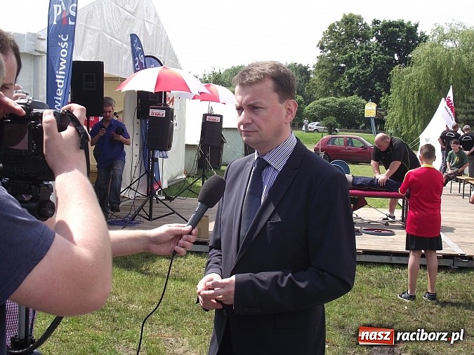 Zdjęcie w galerii na portalu naszraciborz.pl: Rafakowcy na akcji w Czarnowąsach. PiS obiecuje budowę nowych bloków wiadomości z regionu