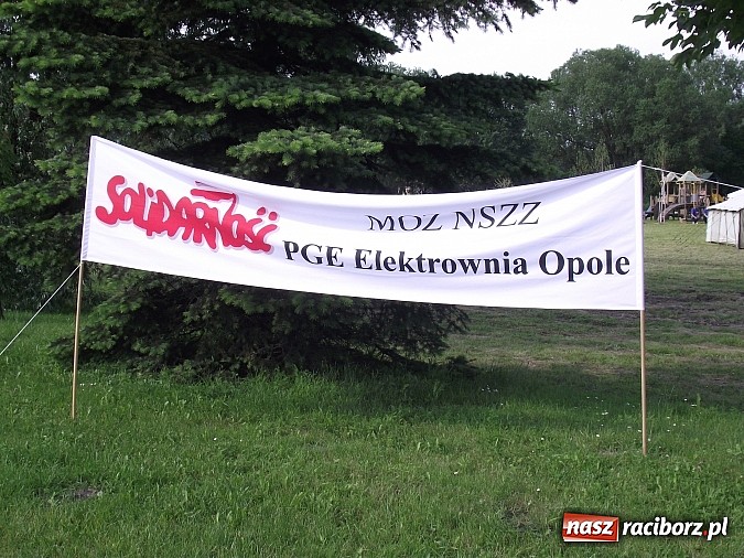 Zdjęcie w galerii na portalu naszraciborz.pl: Rafakowcy na akcji w Czarnowąsach. PiS obiecuje budowę nowych bloków wiadomości z regionu