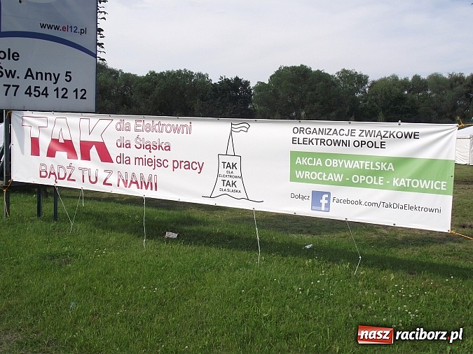 Zdjęcie w galerii na portalu naszraciborz.pl: Rafakowcy na akcji w Czarnowąsach. PiS obiecuje budowę nowych bloków wiadomości z regionu