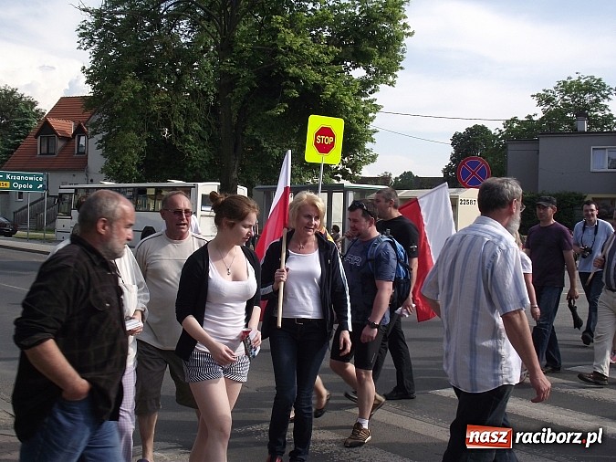 Zdjęcie w galerii na portalu naszraciborz.pl: Rafakowcy na akcji w Czarnowąsach. PiS obiecuje budowę nowych bloków wiadomości z regionu