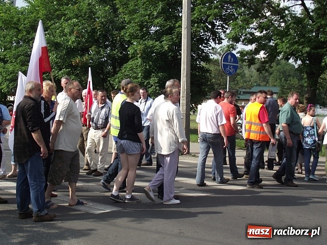 Zdjęcie w galerii na portalu naszraciborz.pl: Rafakowcy na akcji w Czarnowąsach. PiS obiecuje budowę nowych bloków wiadomości z regionu