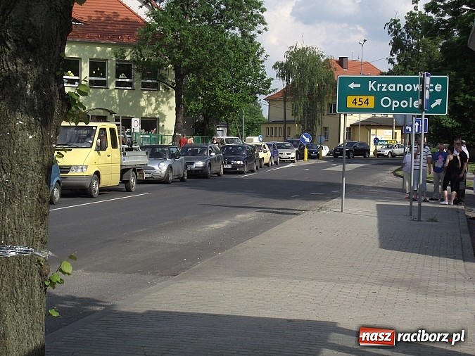 Zdjęcie w galerii na portalu naszraciborz.pl: Rafakowcy na akcji w Czarnowąsach. PiS obiecuje budowę nowych bloków wiadomości z regionu