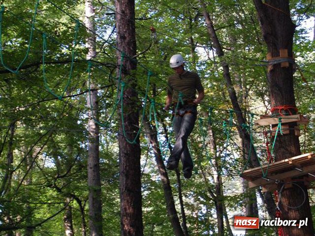 Zdjęcie w galerii na portalu naszraciborz.pl: W Oborze powstał park linowy wiadomości z regionu