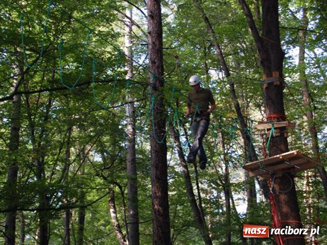 Zdjęcie w galerii na portalu naszraciborz.pl: W Oborze powstał park linowy wiadomości z regionu