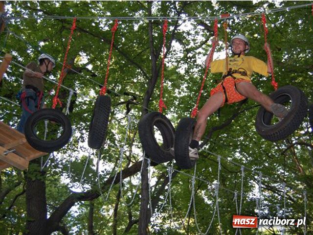 Zdjęcie w galerii na portalu naszraciborz.pl: W Oborze powstał park linowy wiadomości z regionu