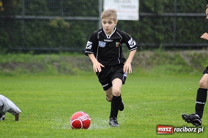 Zdjęcie w galerii na portalu naszraciborz.pl: Deszcz bramek w meczu orlików wiadomości z regionu