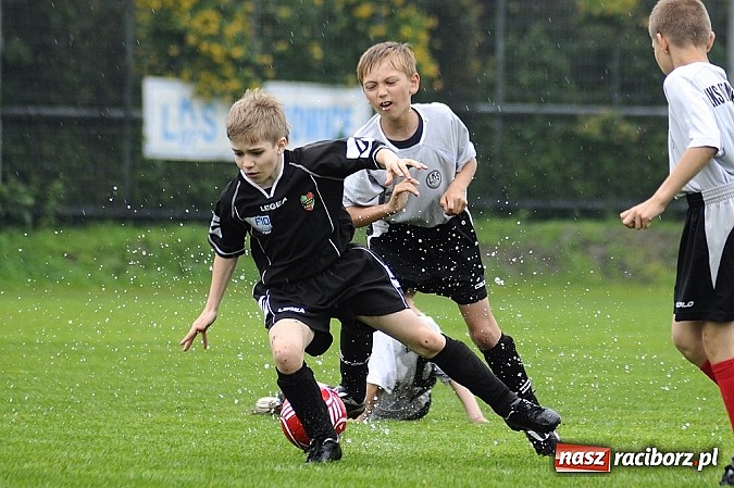 Zdjęcie w galerii na portalu naszraciborz.pl: Deszcz bramek w meczu orlików wiadomości z regionu