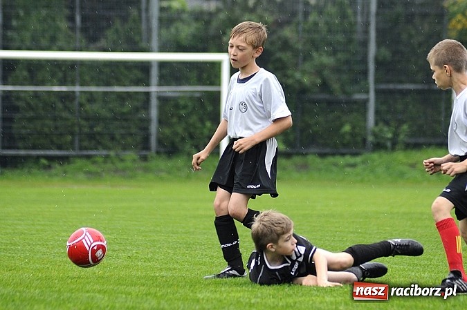 Zdjęcie w galerii na portalu naszraciborz.pl: Deszcz bramek w meczu orlików wiadomości z regionu