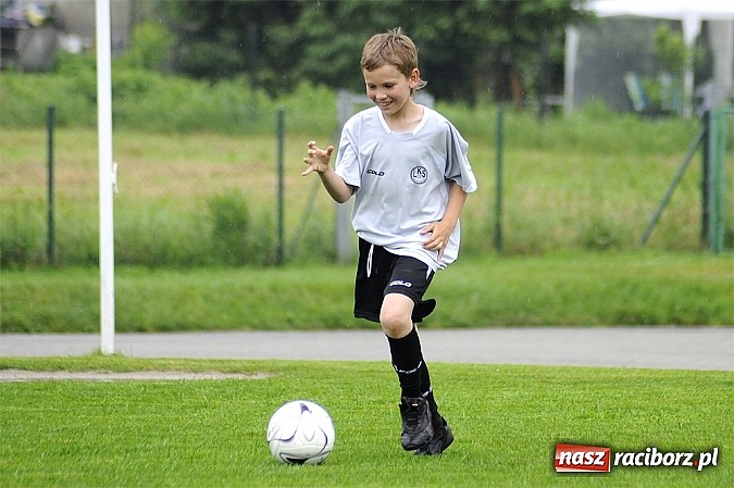 Zdjęcie w galerii na portalu naszraciborz.pl: Deszcz bramek w meczu orlików wiadomości z regionu