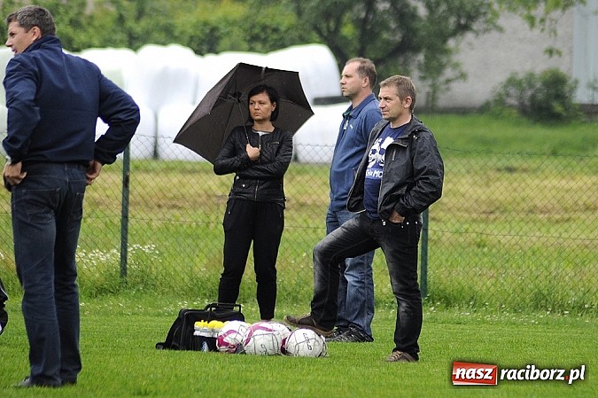 Zdjęcie w galerii na portalu naszraciborz.pl: Deszcz bramek w meczu orlików wiadomości z regionu