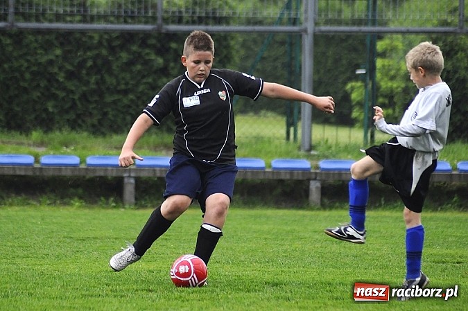 Zdjęcie w galerii na portalu naszraciborz.pl: Deszcz bramek w meczu orlików wiadomości z regionu