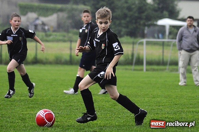 Zdjęcie w galerii na portalu naszraciborz.pl: Deszcz bramek w meczu orlików wiadomości z regionu