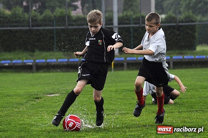Zdjęcie w galerii na portalu naszraciborz.pl: Deszcz bramek w meczu orlików wiadomości z regionu