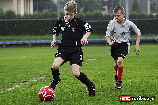 Zdjęcie w galerii na portalu naszraciborz.pl: Deszcz bramek w meczu orlików wiadomości z regionu