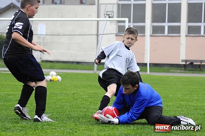 Zdjęcie w galerii na portalu naszraciborz.pl: Deszcz bramek w meczu orlików wiadomości z regionu