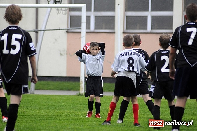 Zdjęcie w galerii na portalu naszraciborz.pl: Deszcz bramek w meczu orlików wiadomości z regionu