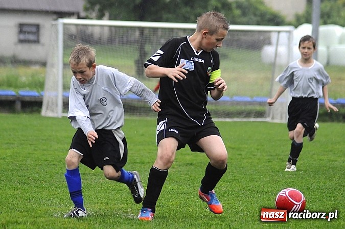Zdjęcie w galerii na portalu naszraciborz.pl: Deszcz bramek w meczu orlików wiadomości z regionu