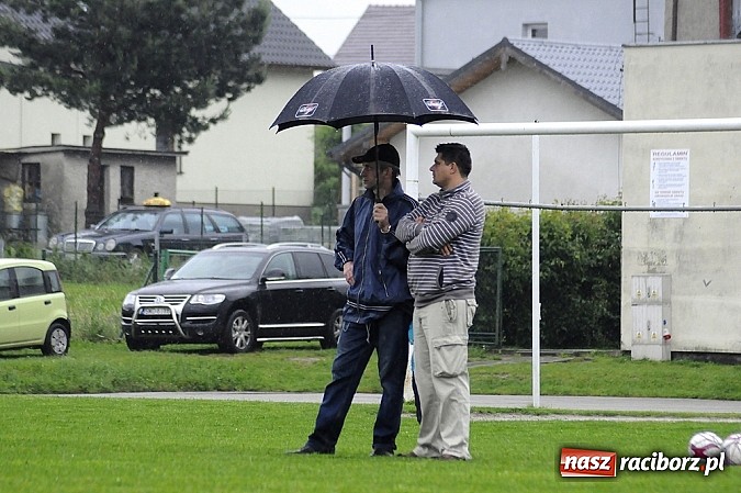 Zdjęcie w galerii na portalu naszraciborz.pl: Deszcz bramek w meczu orlików wiadomości z regionu