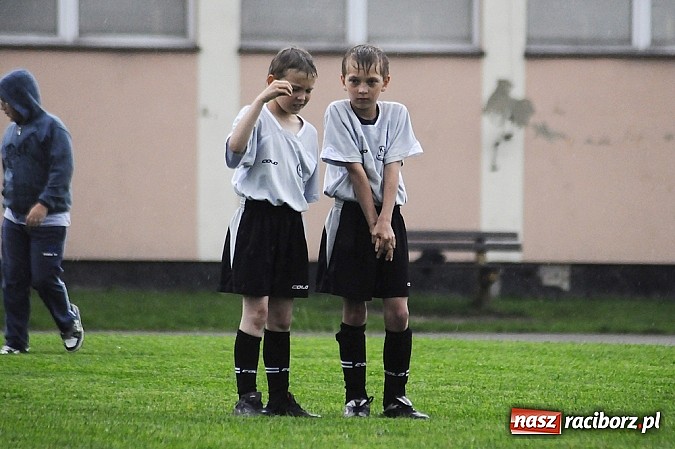 Zdjęcie w galerii na portalu naszraciborz.pl: Deszcz bramek w meczu orlików wiadomości z regionu