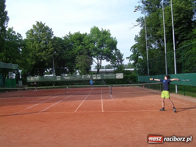 Zdjęcie w galerii na portalu naszraciborz.pl: Tenisowe zmagania na kortach Rafako wiadomości z regionu