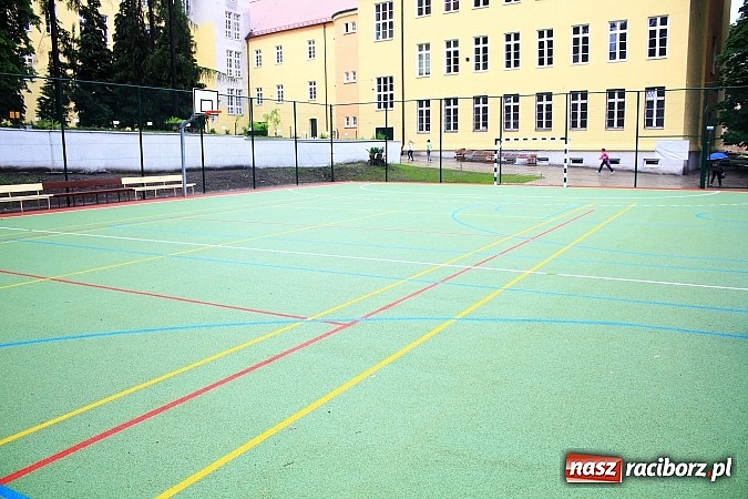 Zdjęcie w galerii na portalu naszraciborz.pl: Boisko przy Ekonomiku oficjalnie otwarte! wiadomości z regionu