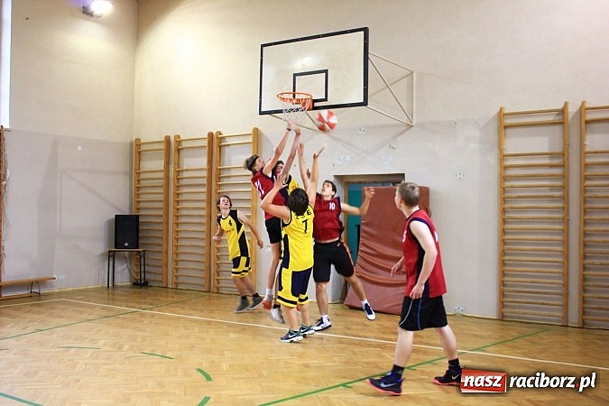 Zdjęcie w galerii na portalu naszraciborz.pl: Boisko przy Ekonomiku oficjalnie otwarte! wiadomości z regionu