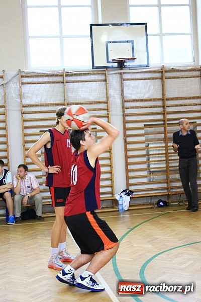 Zdjęcie w galerii na portalu naszraciborz.pl: Boisko przy Ekonomiku oficjalnie otwarte! wiadomości z regionu
