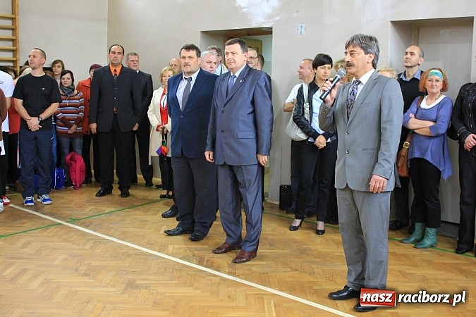 Zdjęcie w galerii na portalu naszraciborz.pl: Boisko przy Ekonomiku oficjalnie otwarte! wiadomości z regionu