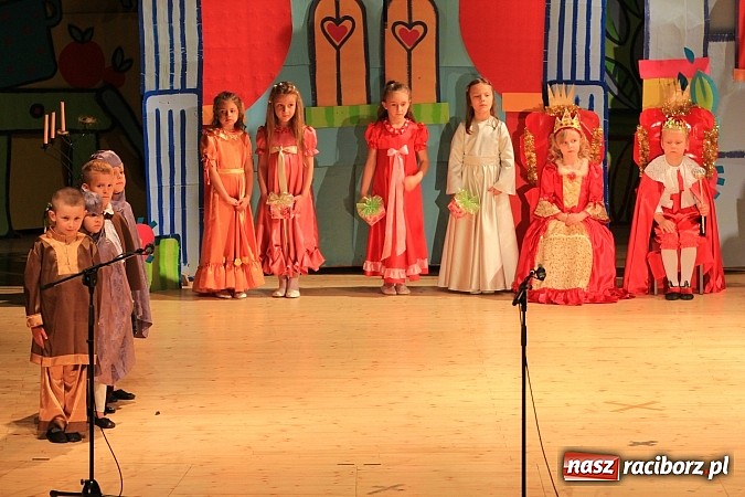 Zdjęcie w galerii na portalu naszraciborz.pl: Wielka gala przedszkolaków w RCK wiadomości z regionu